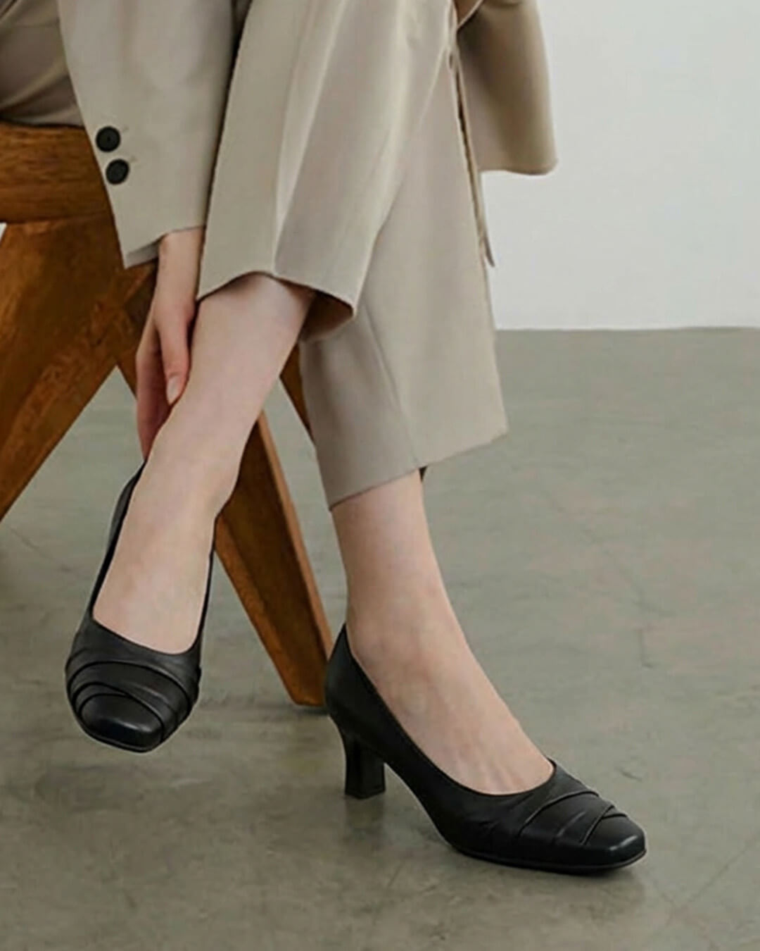 ブラックパンプス
