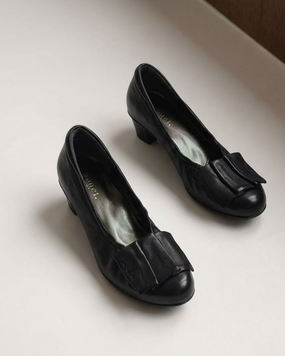 ブラックパンプス