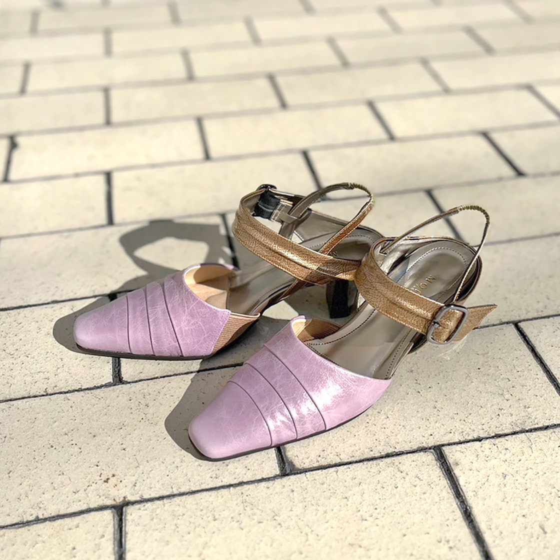 【881303】バックストラップパンプス