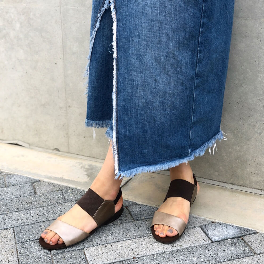 【882101】フラットサンダル