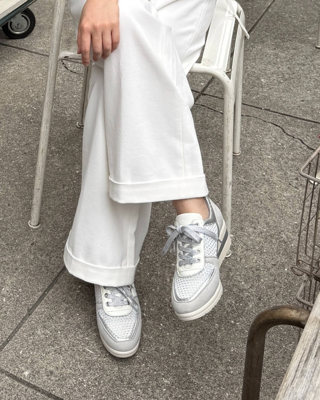 【211530】スタイルアップスニーカー