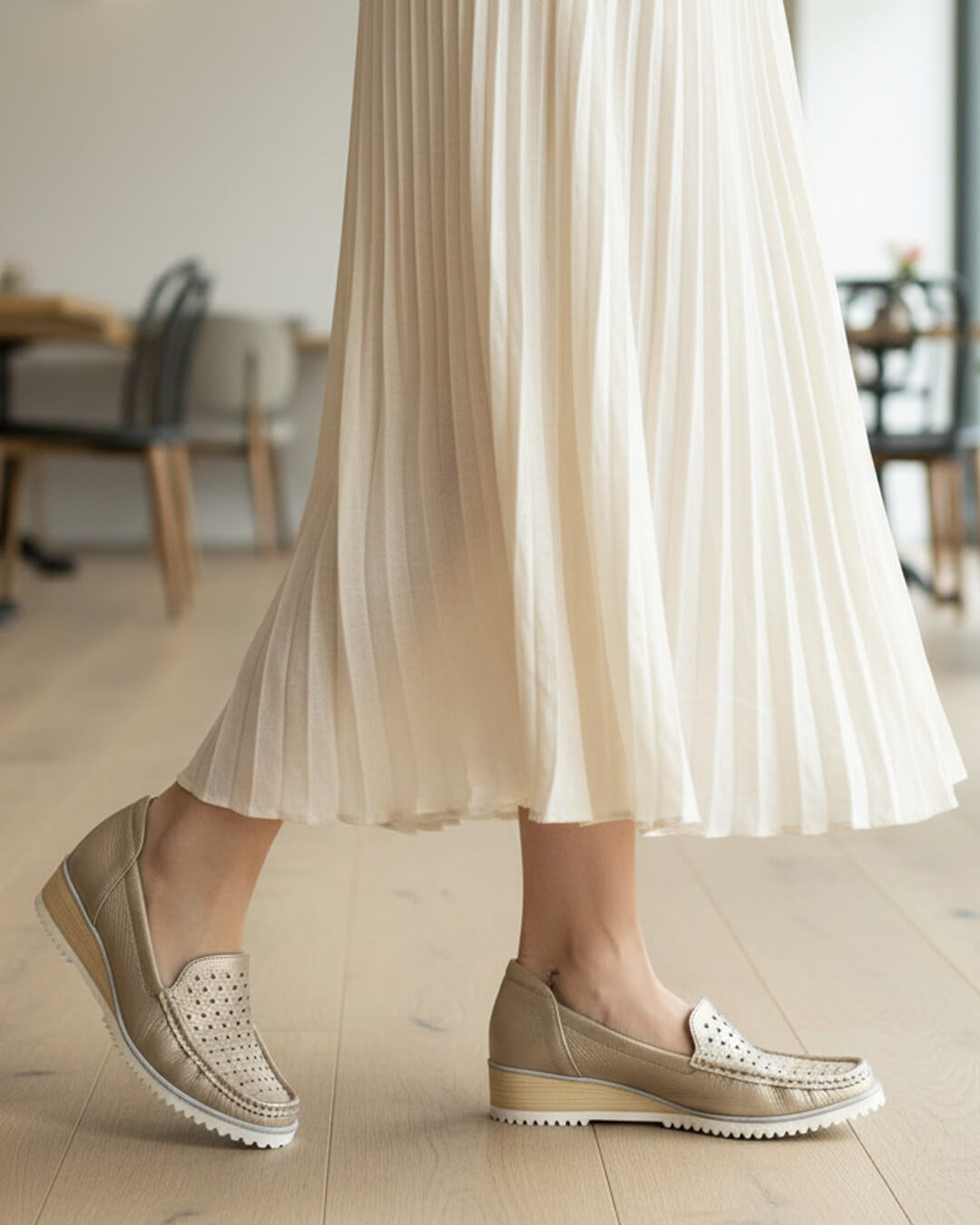 【241510】パンチングモカシン