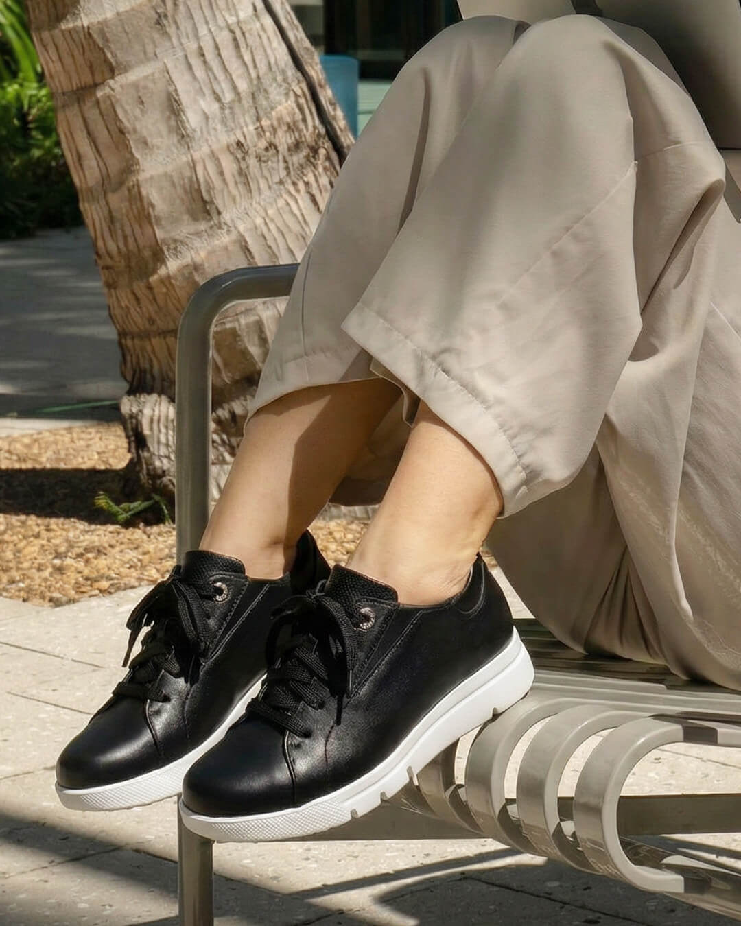 【241631】軽量ソールスニーカー