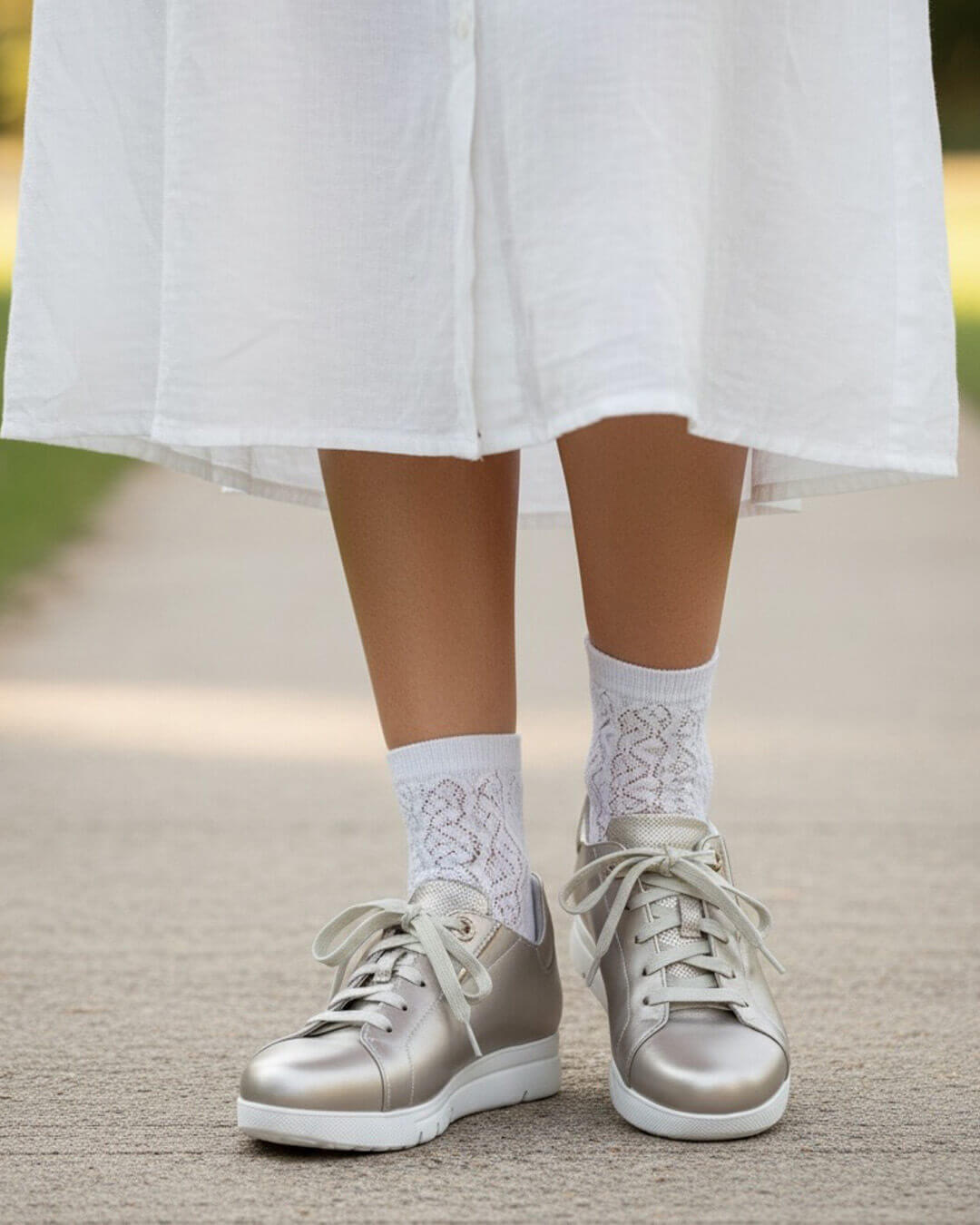 【241631】軽量ソールスニーカー