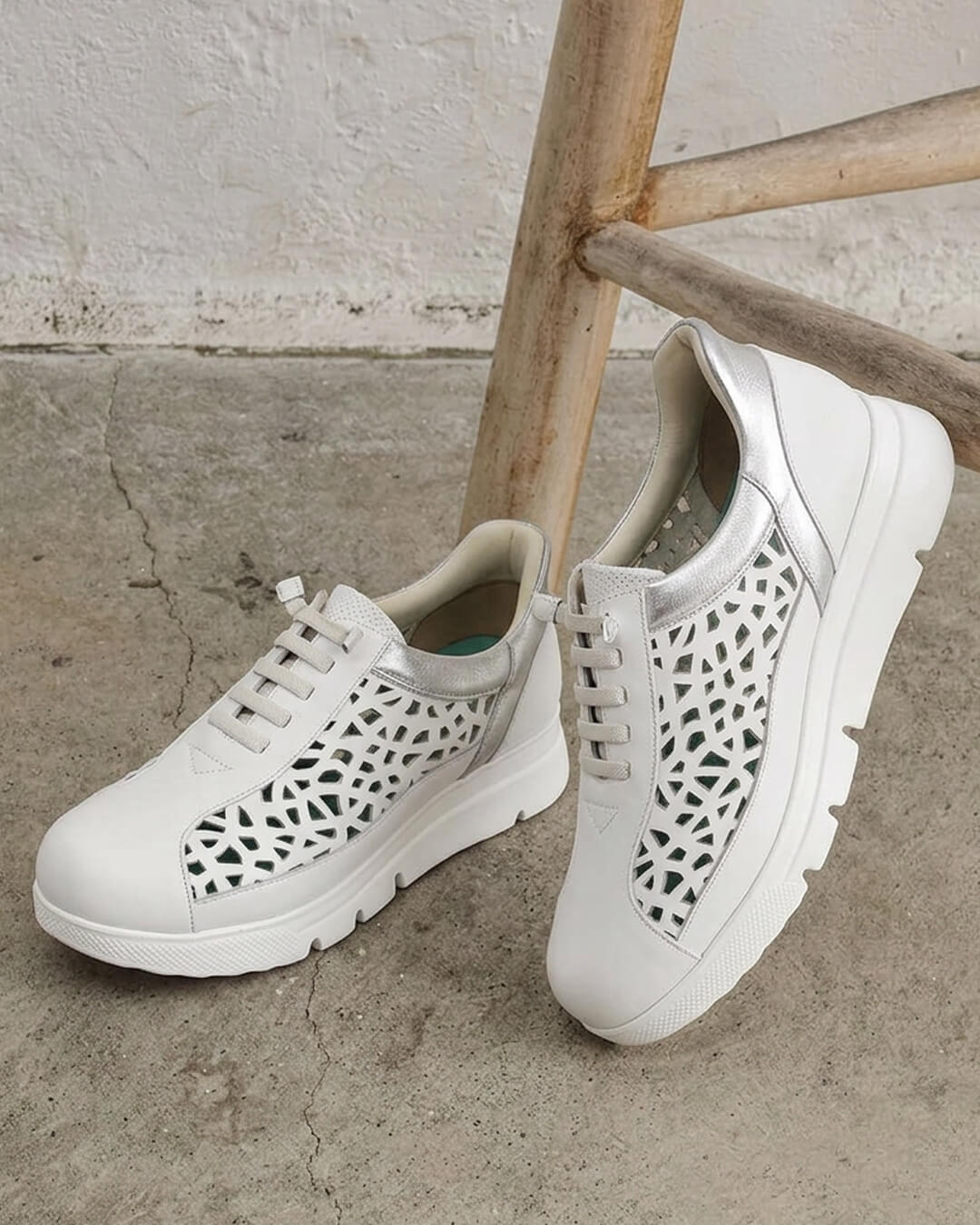 【241634】スリップインスニーカー