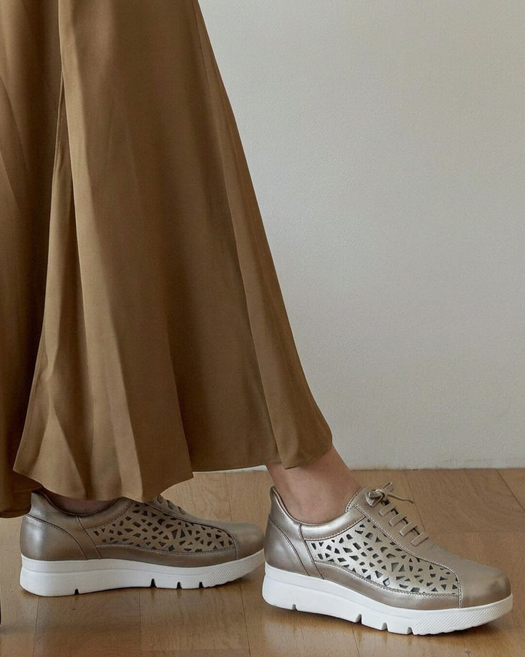 【241634】スリップインスニーカー