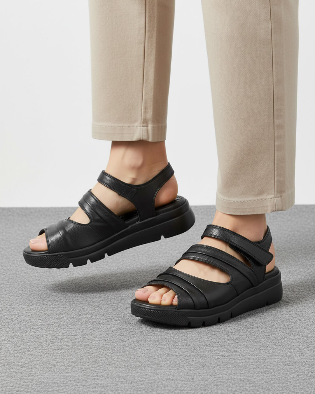 【241650】ストラップサンダル