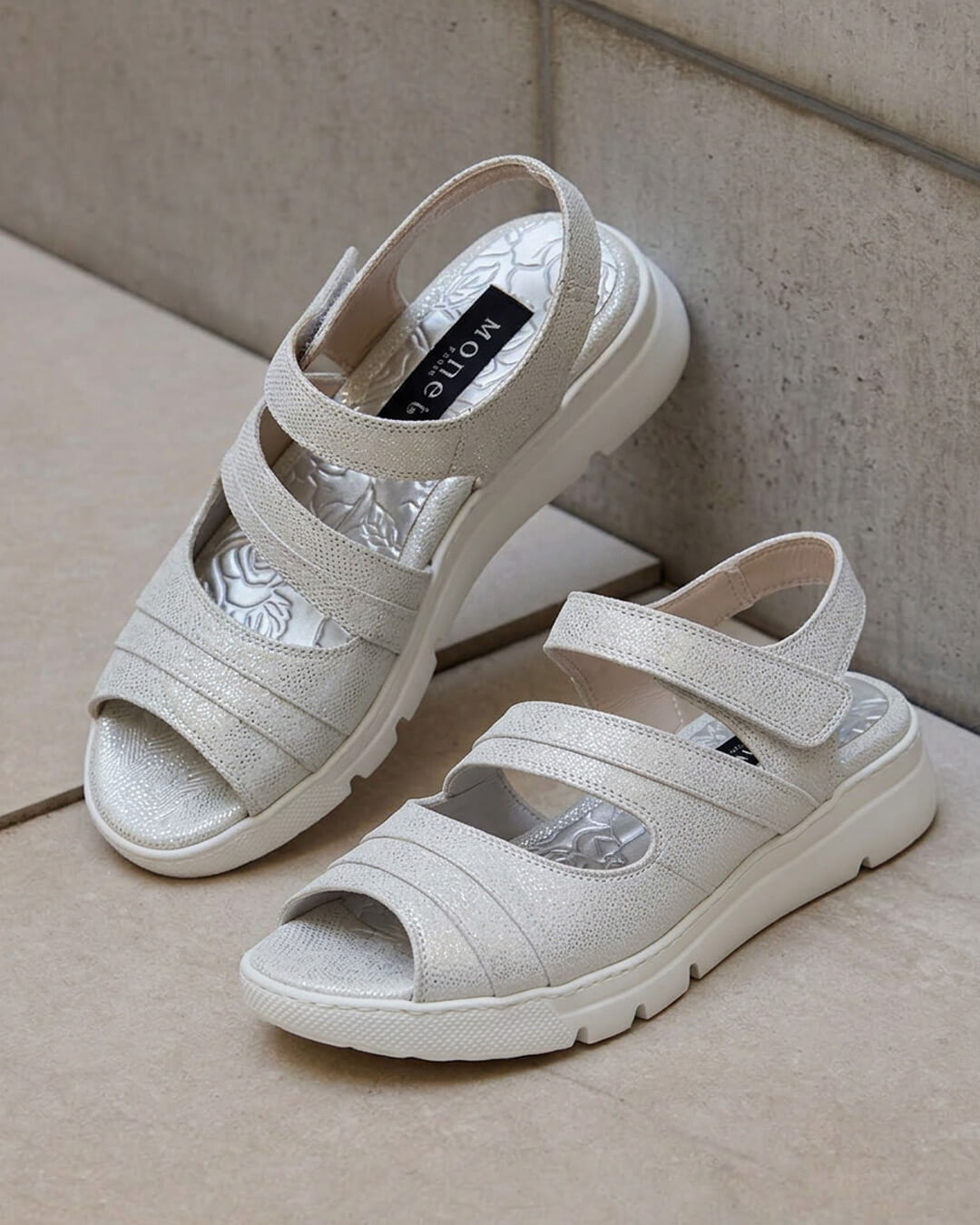 【241650】ストラップサンダル