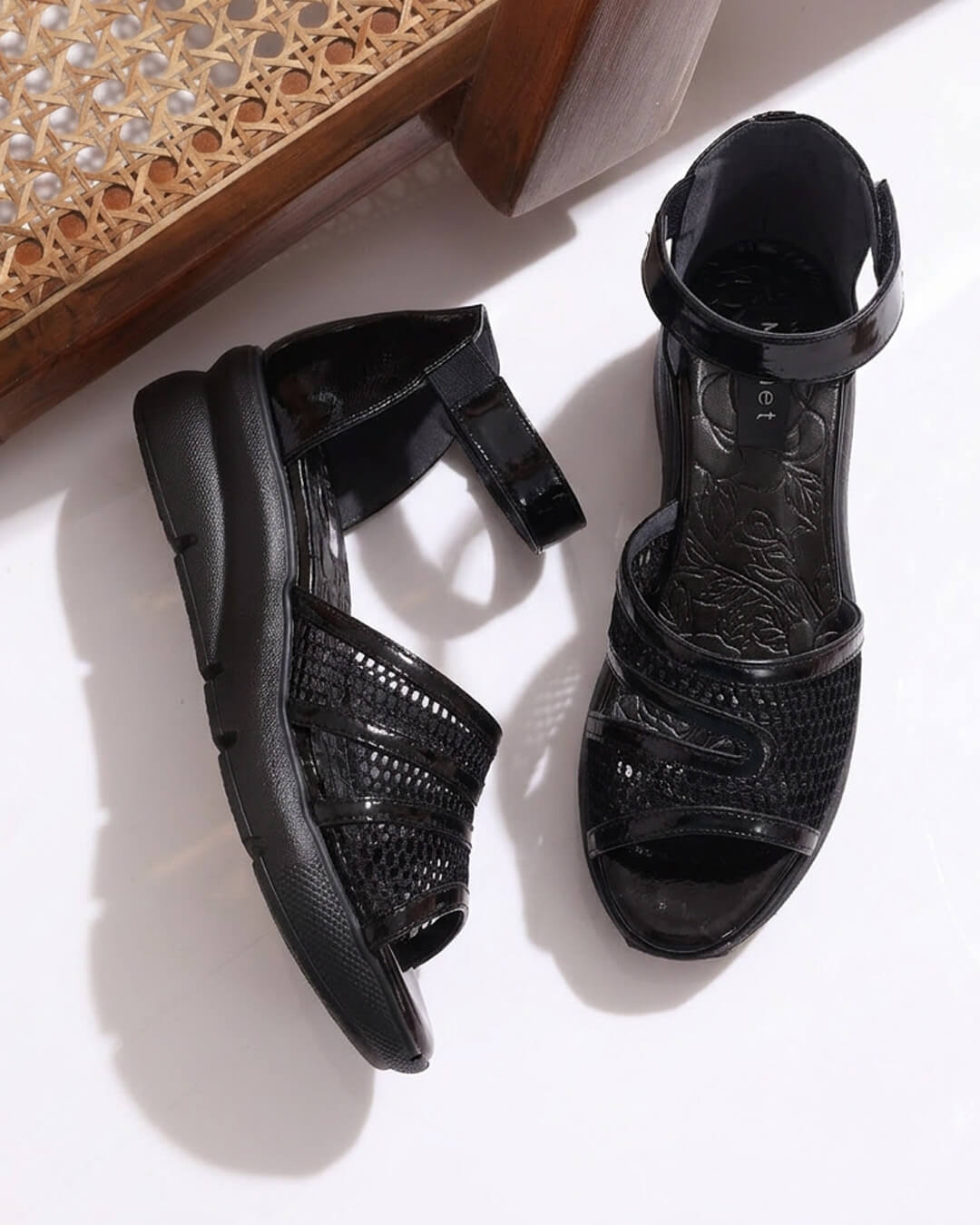 【241651】メッシュサンダル