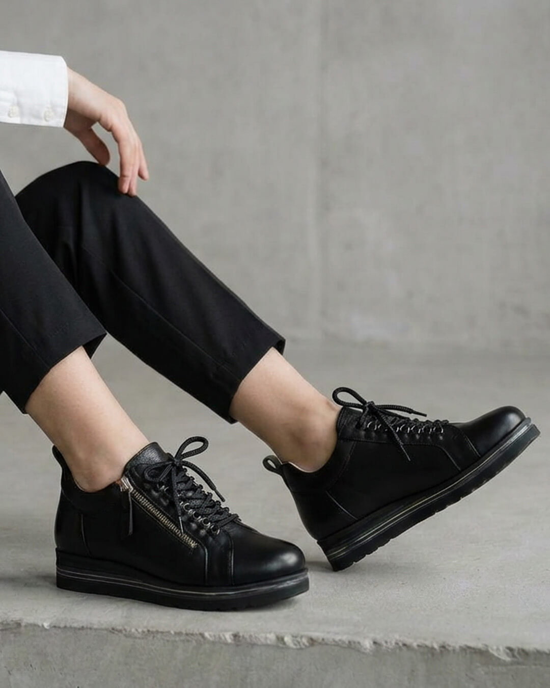 【243530】サイドジップシューズ