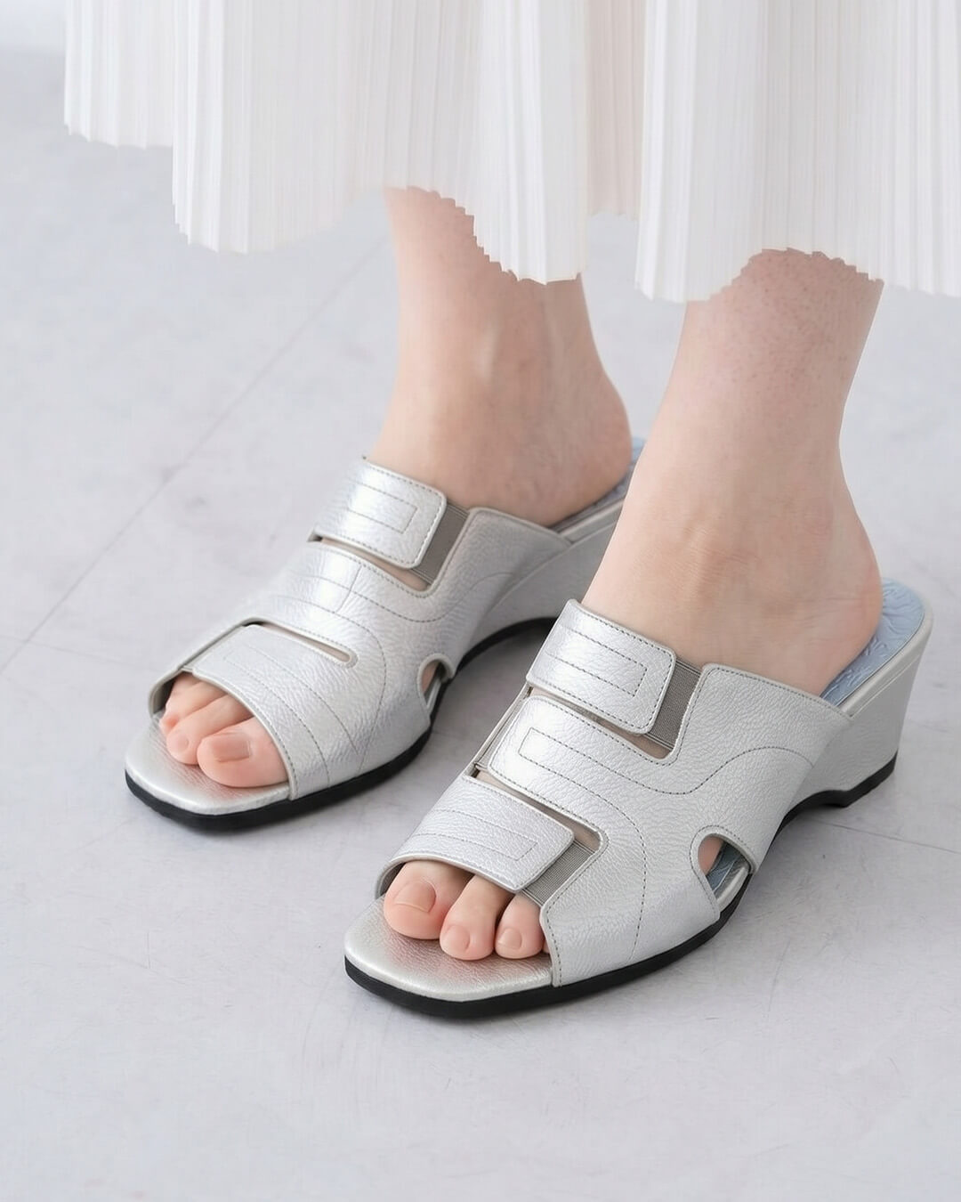 超軽量で歩きやすいハーフウェッジミュール