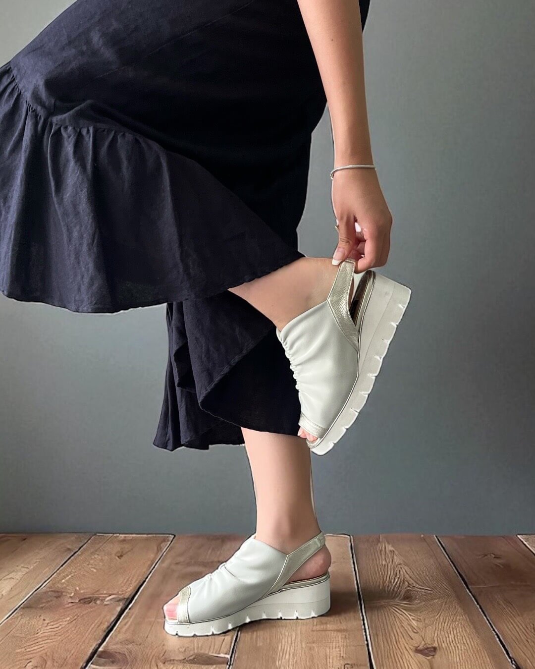 シンプルサンダル