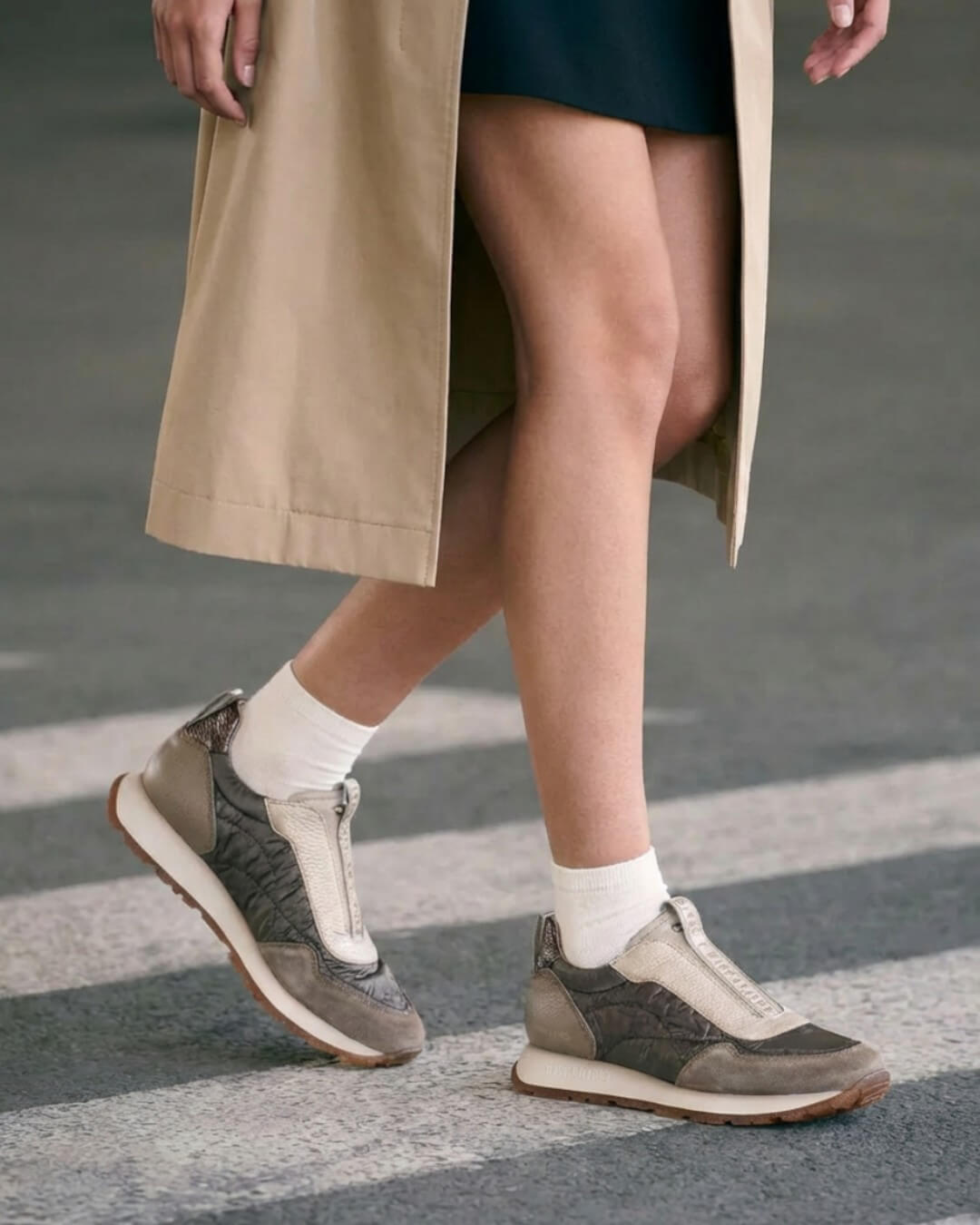 【254222】異素材スニーカー