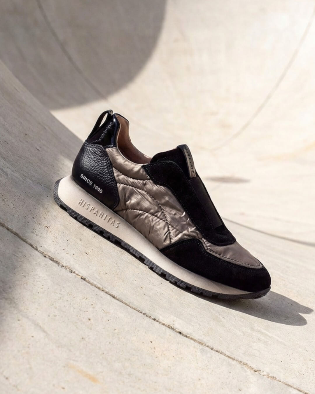 【254222】異素材スニーカー