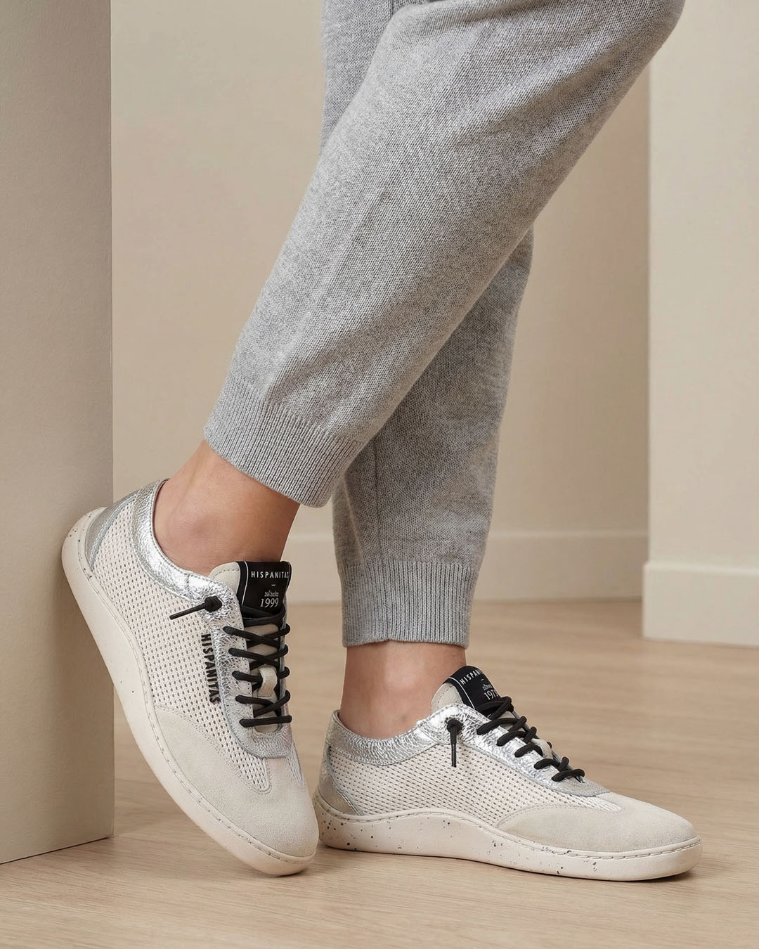 【264573】メッシュスニーカー