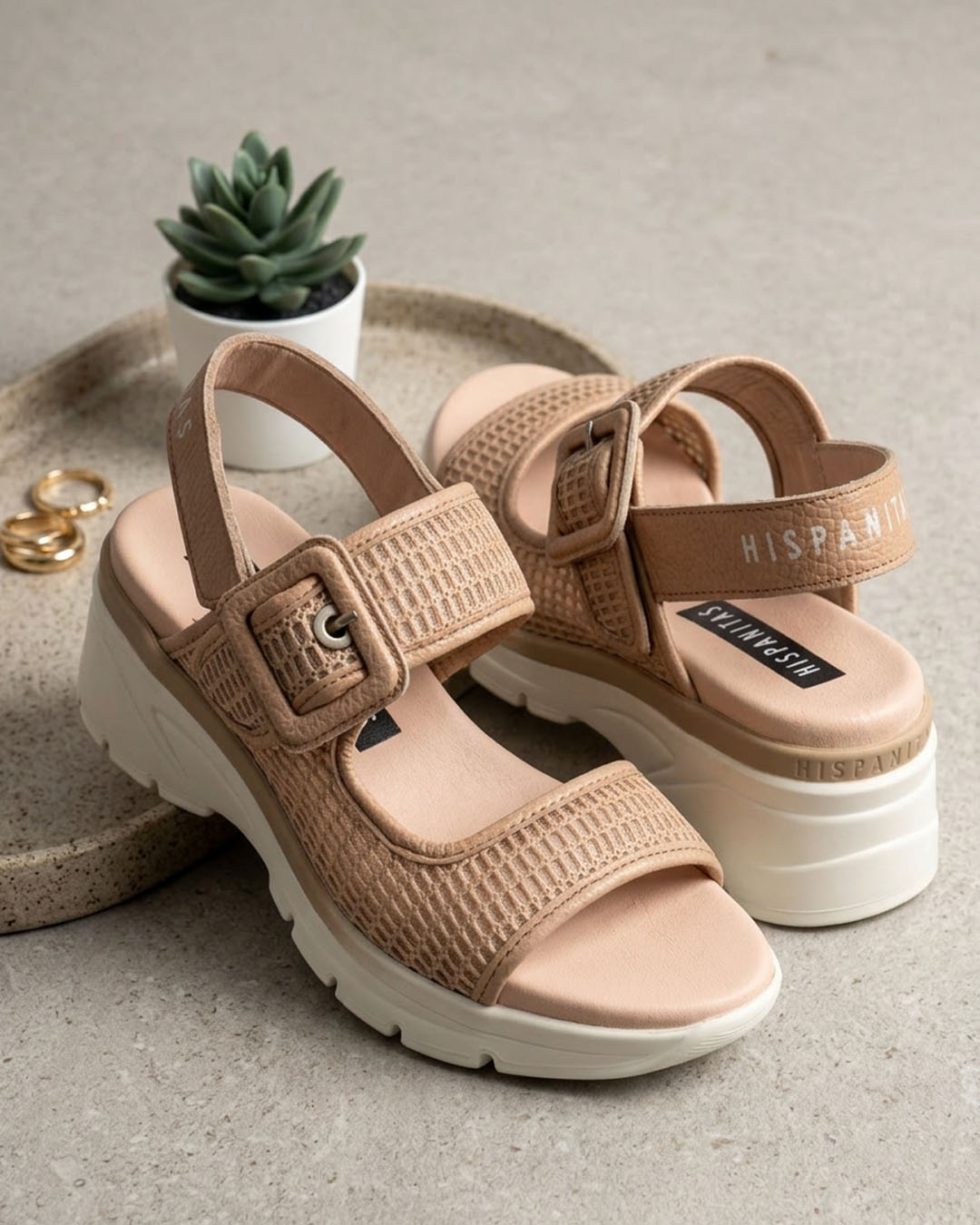 【264636】メッシュサンダル