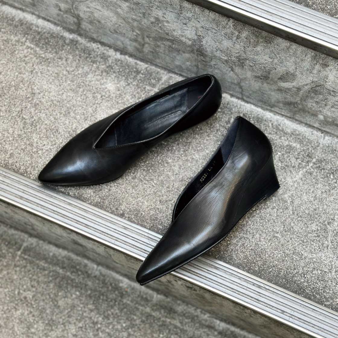 ブラック