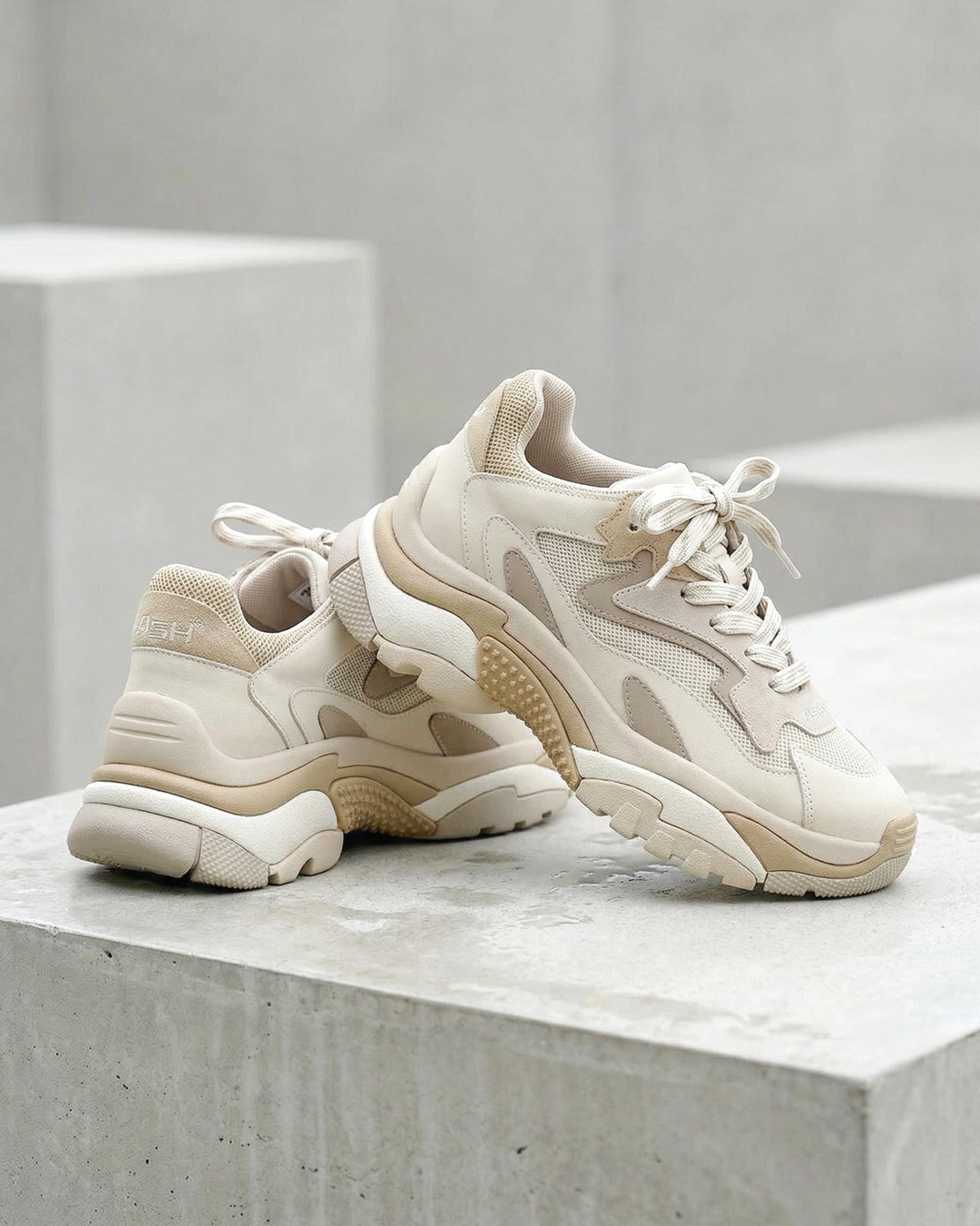 【ADDICT】チャンキースニーカー