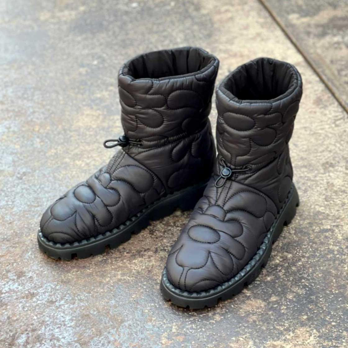 ブラック