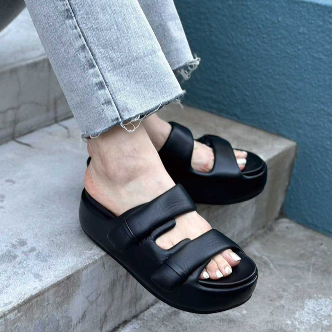 ブラック