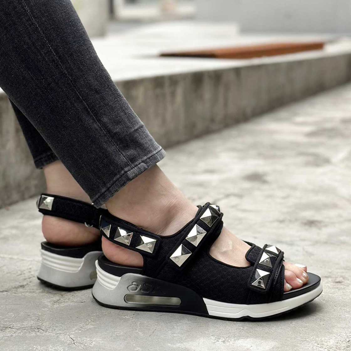 【LIMITED】スタッズスニーカーサンダル