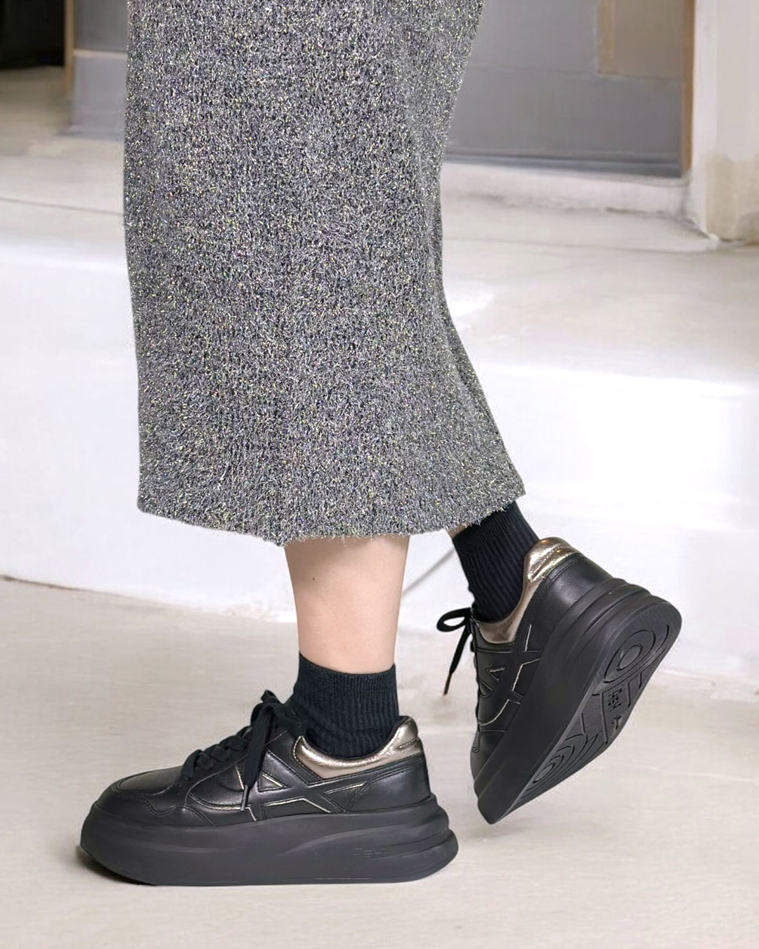 【ICONE】厚底ブラックスニーカー