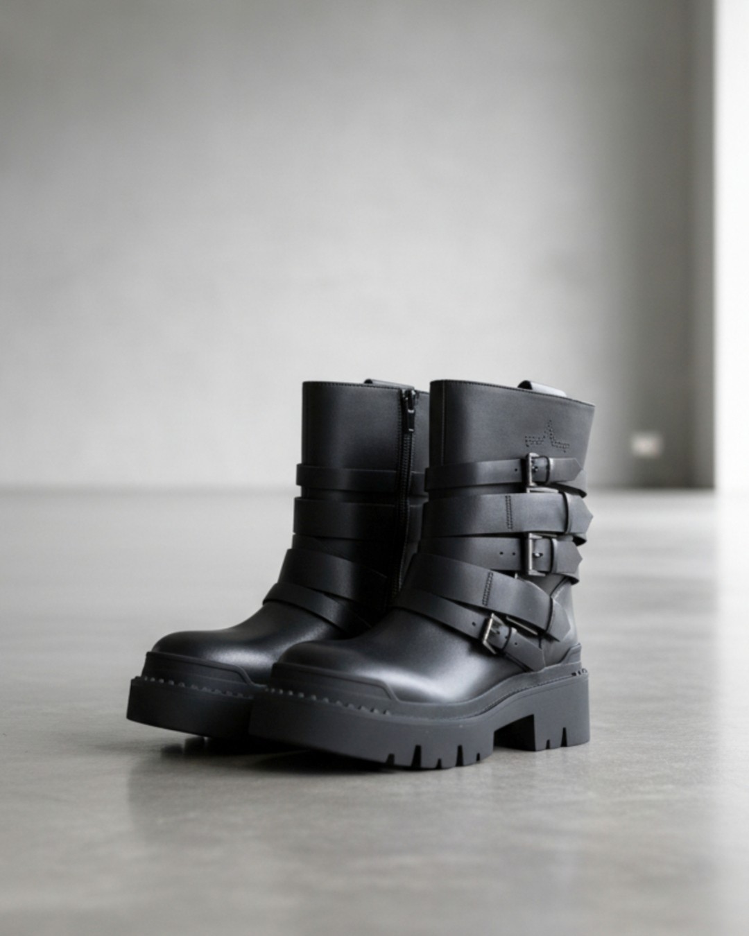 【NIKI】ベルトコンバットブーツ