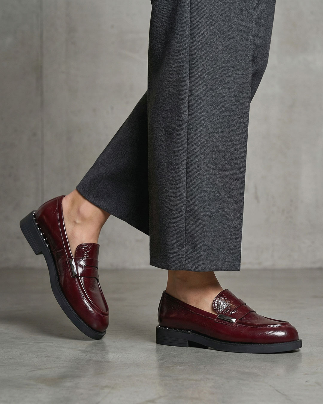 【WHISPER】グロッシーローファー