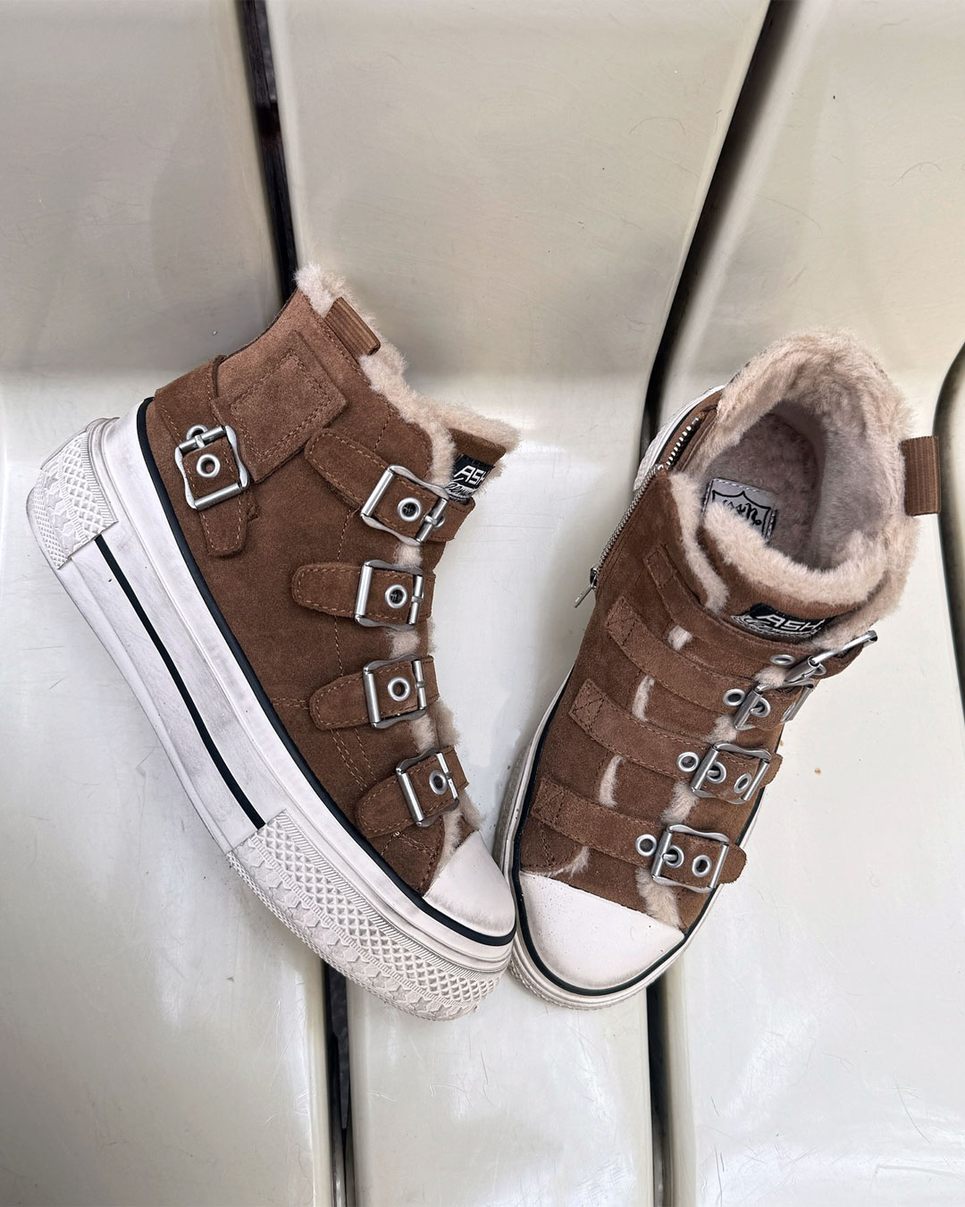 【RAINBOW FUR】ファースニーカー