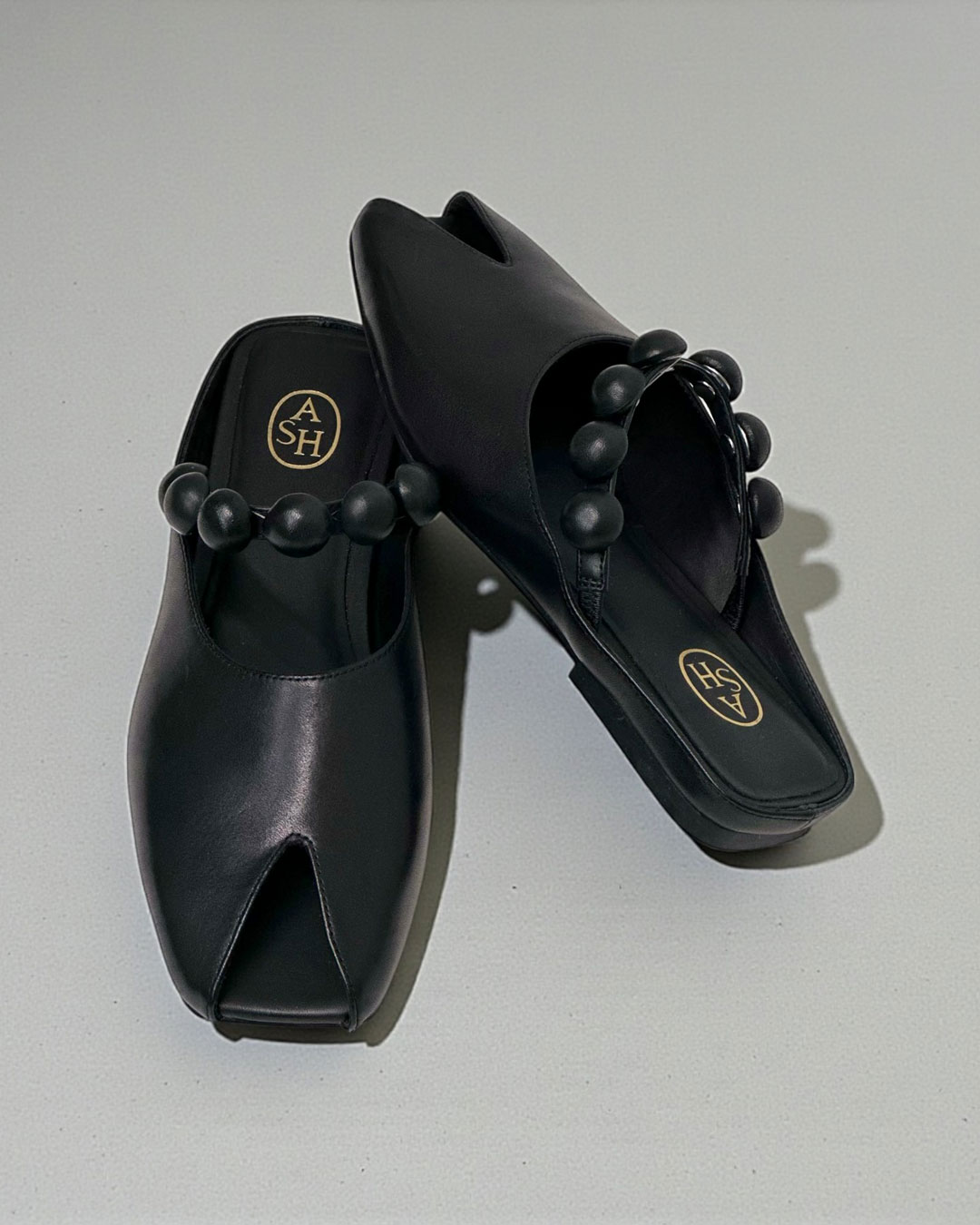 【BLANCHE】オープントゥミュール