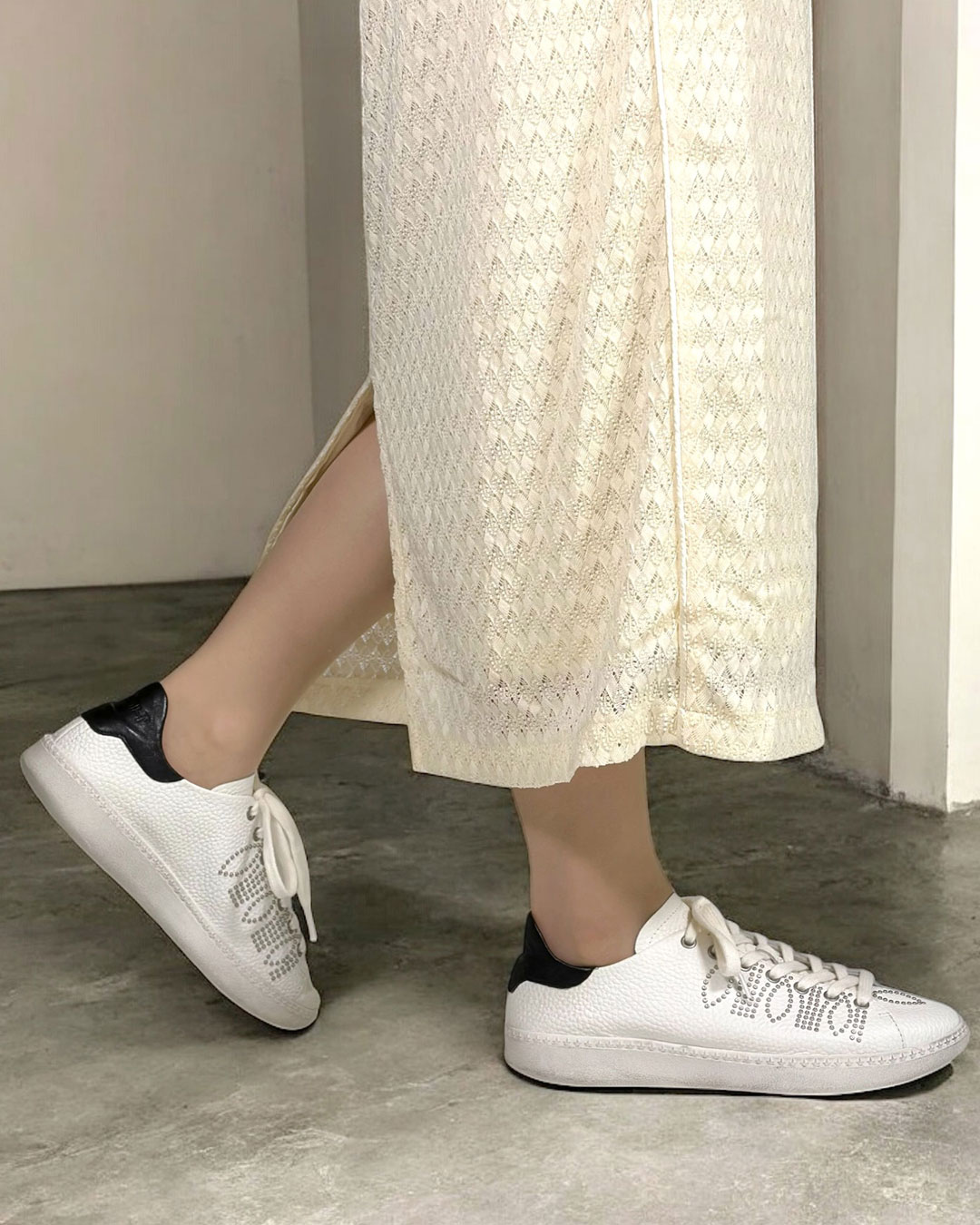 【STAR STUDS】スタッズスニーカー