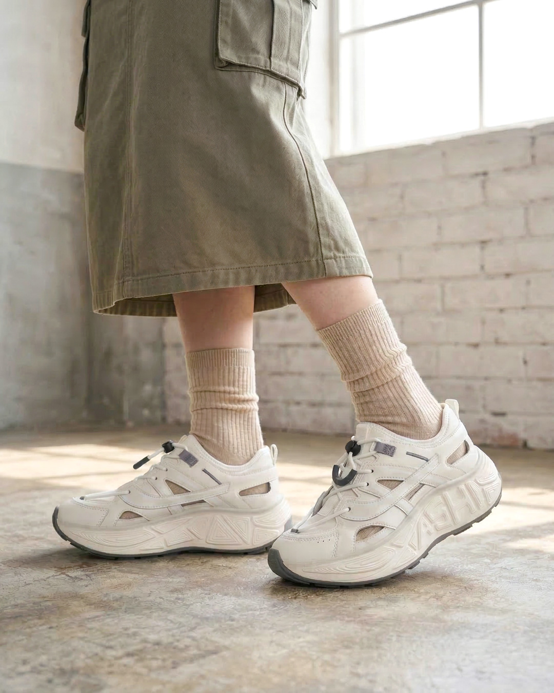 【EXPLORE】スリッポンスニーカー