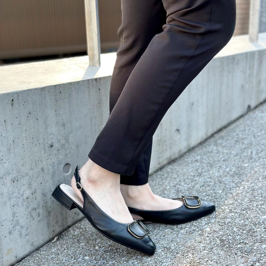 【42242】バックベルトパンプス