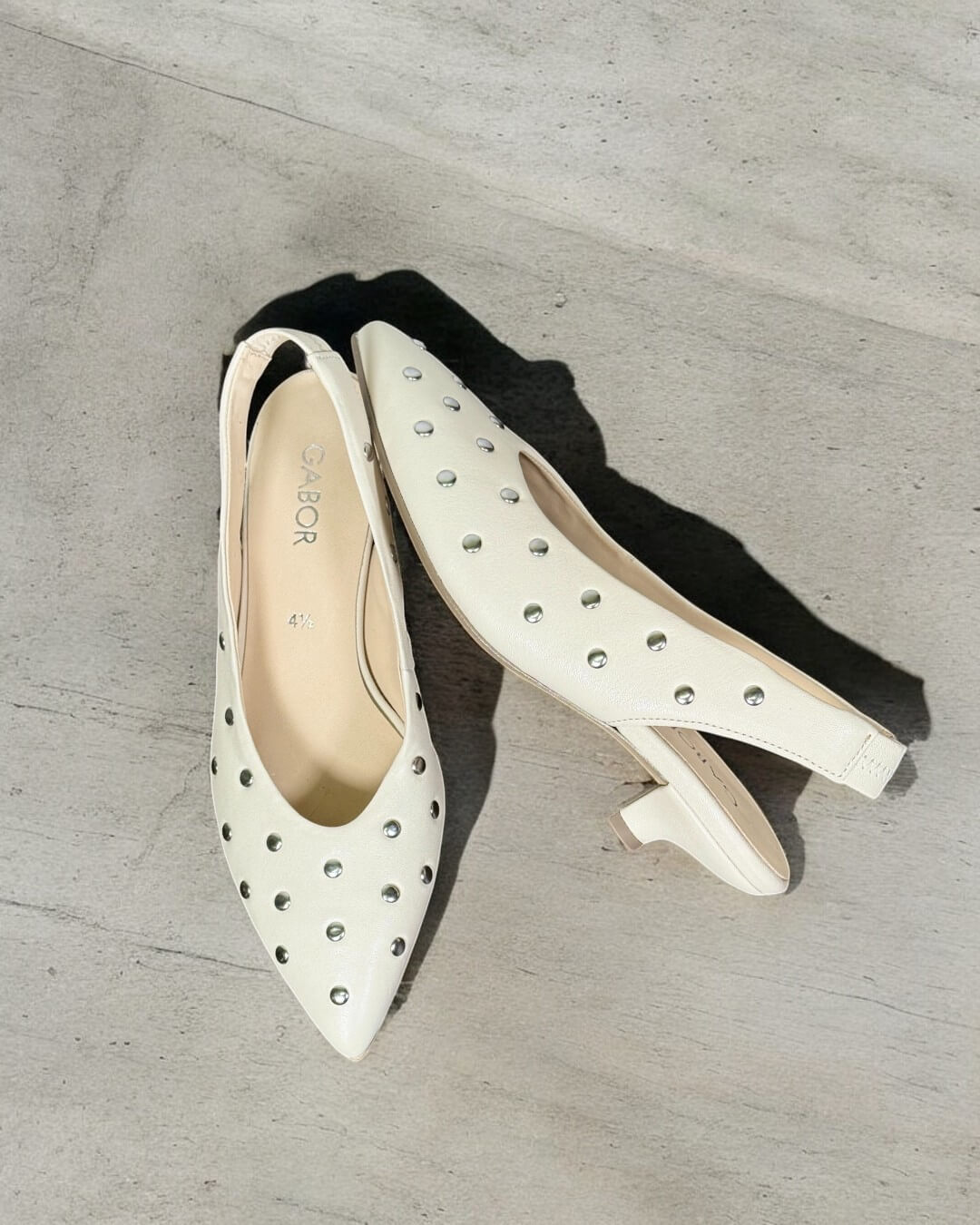 【81531】ストラップパンプス