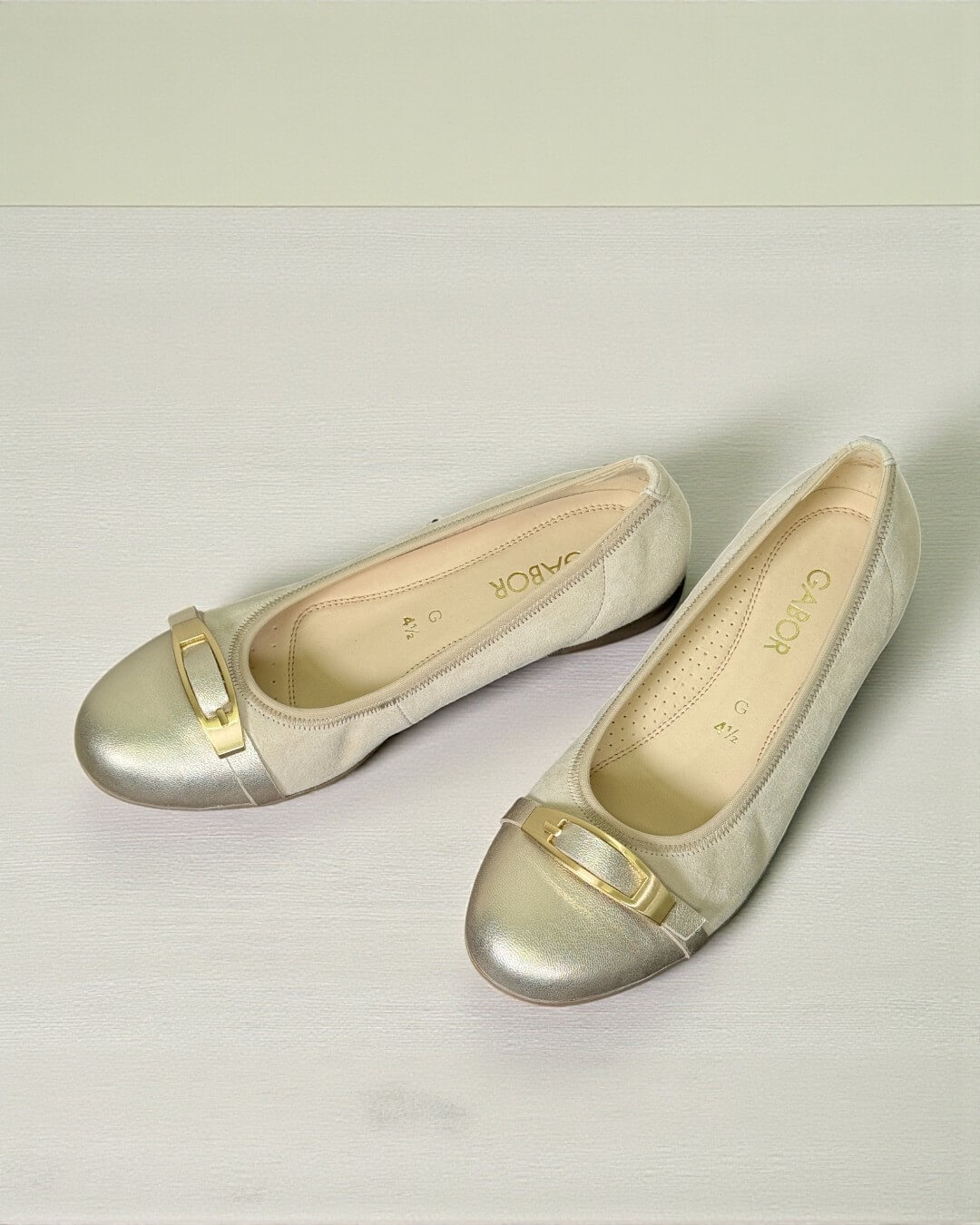 【82621】モチーフフラットパンプス