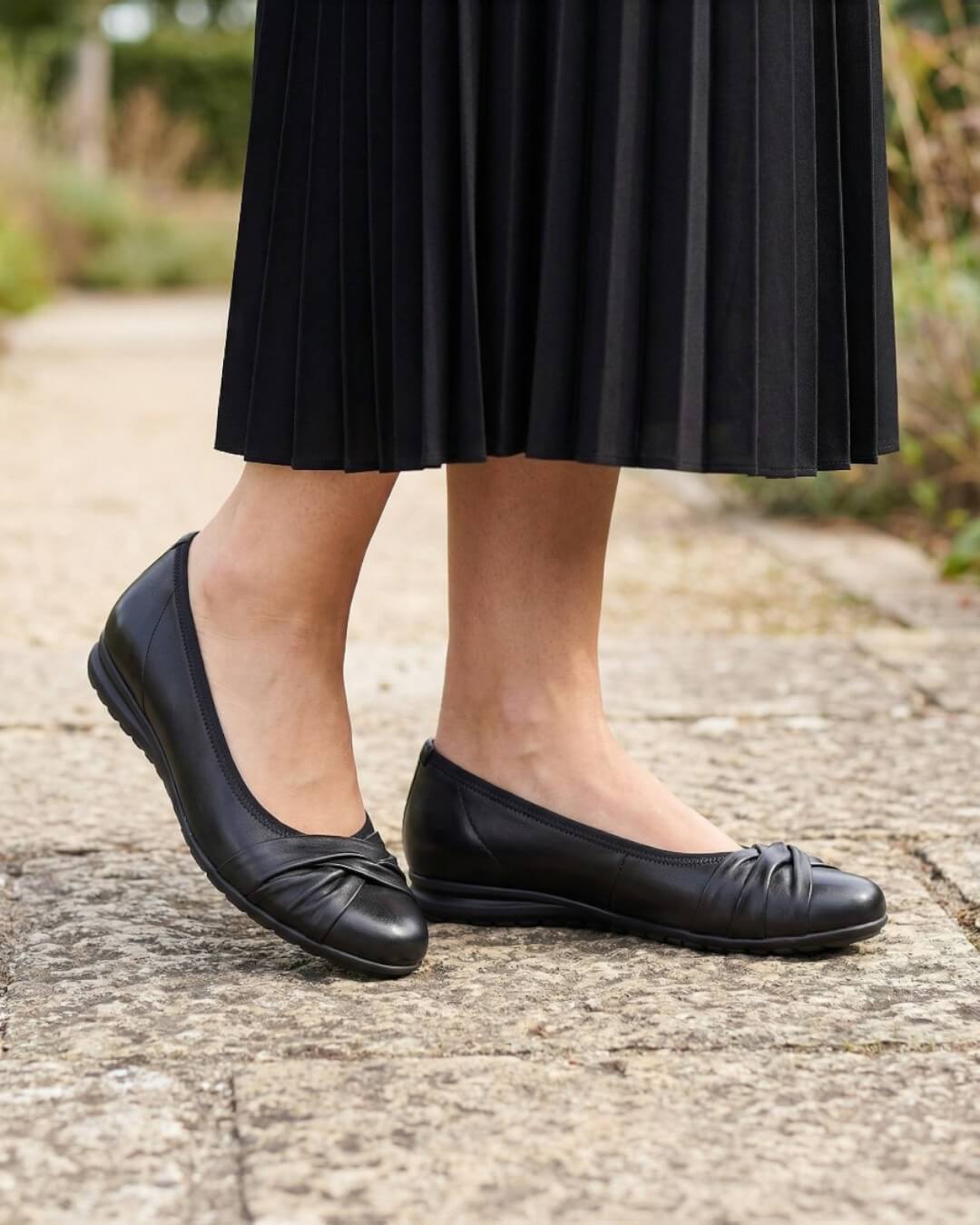 【82623】ツイストリボンパンプス