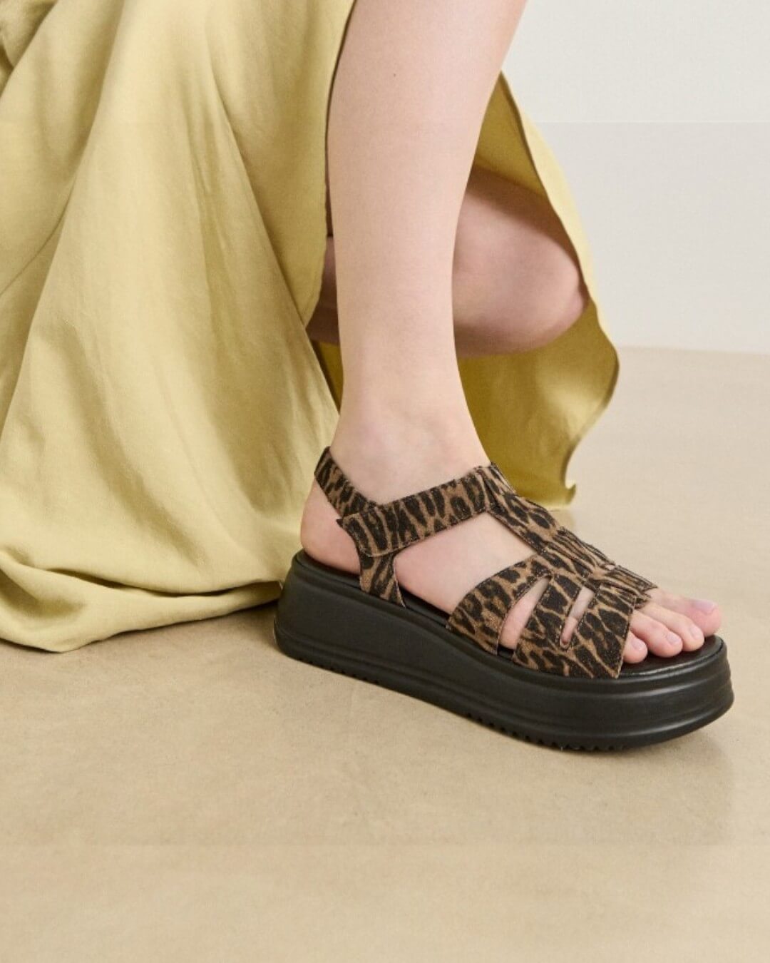 【82742】厚底サンダル