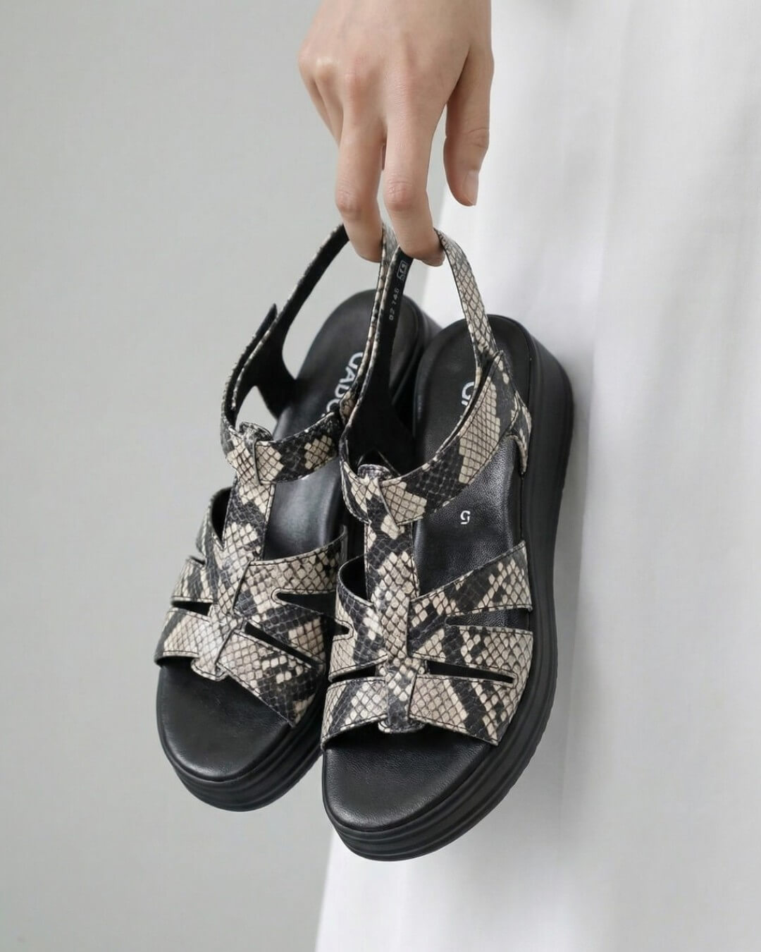 【82742】厚底サンダル