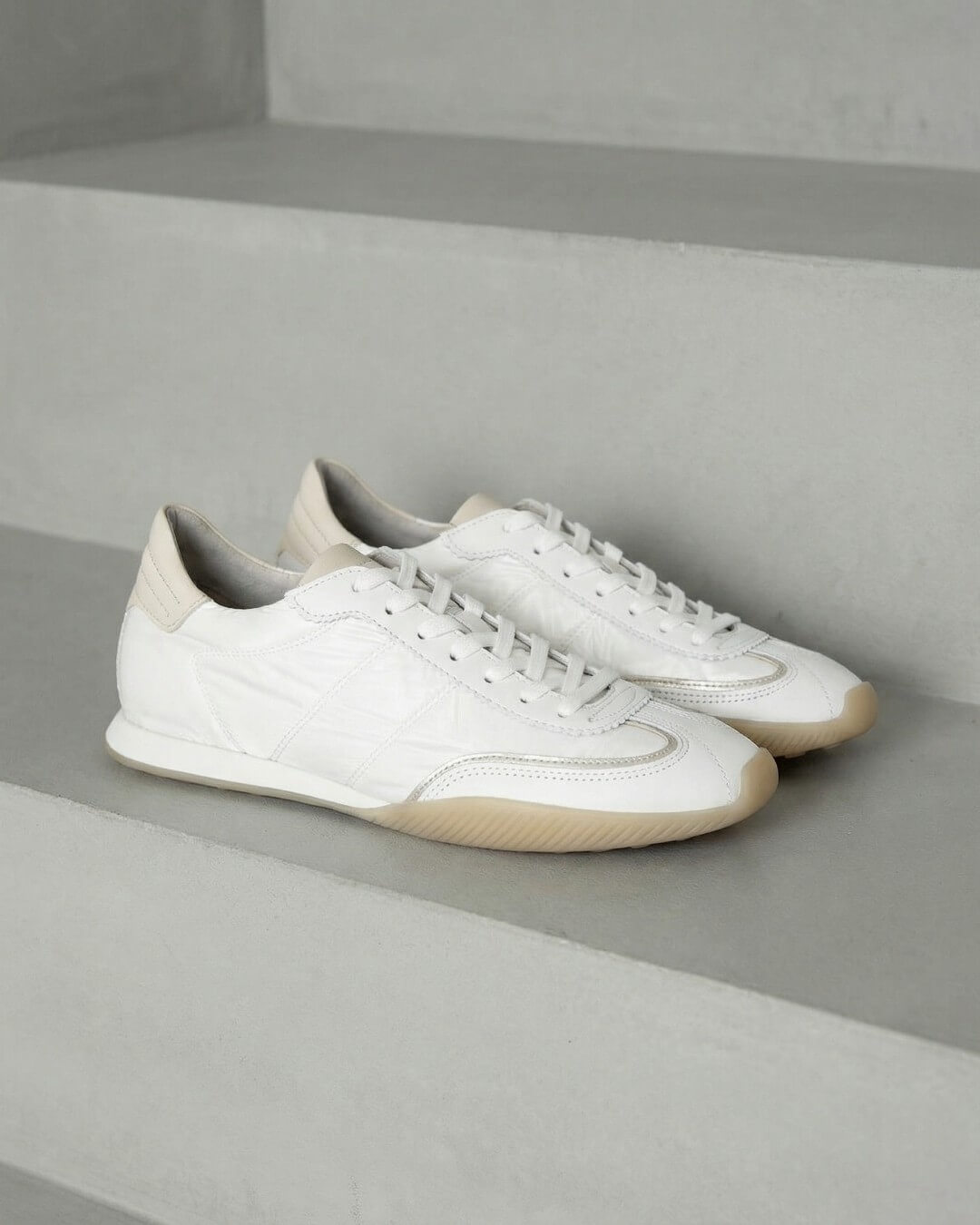 【83180】ローカットスニーカー