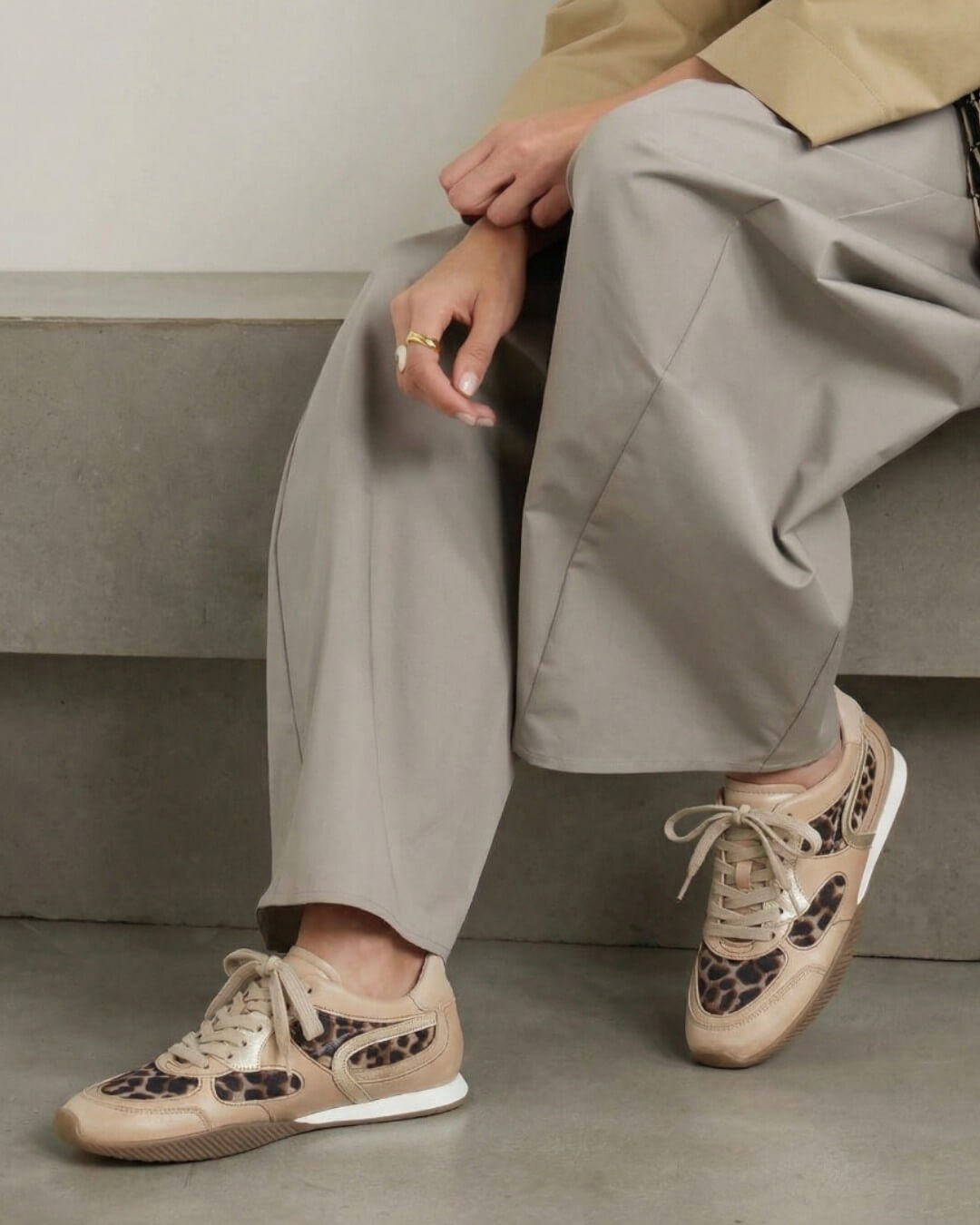 【83181】異素材スニーカー