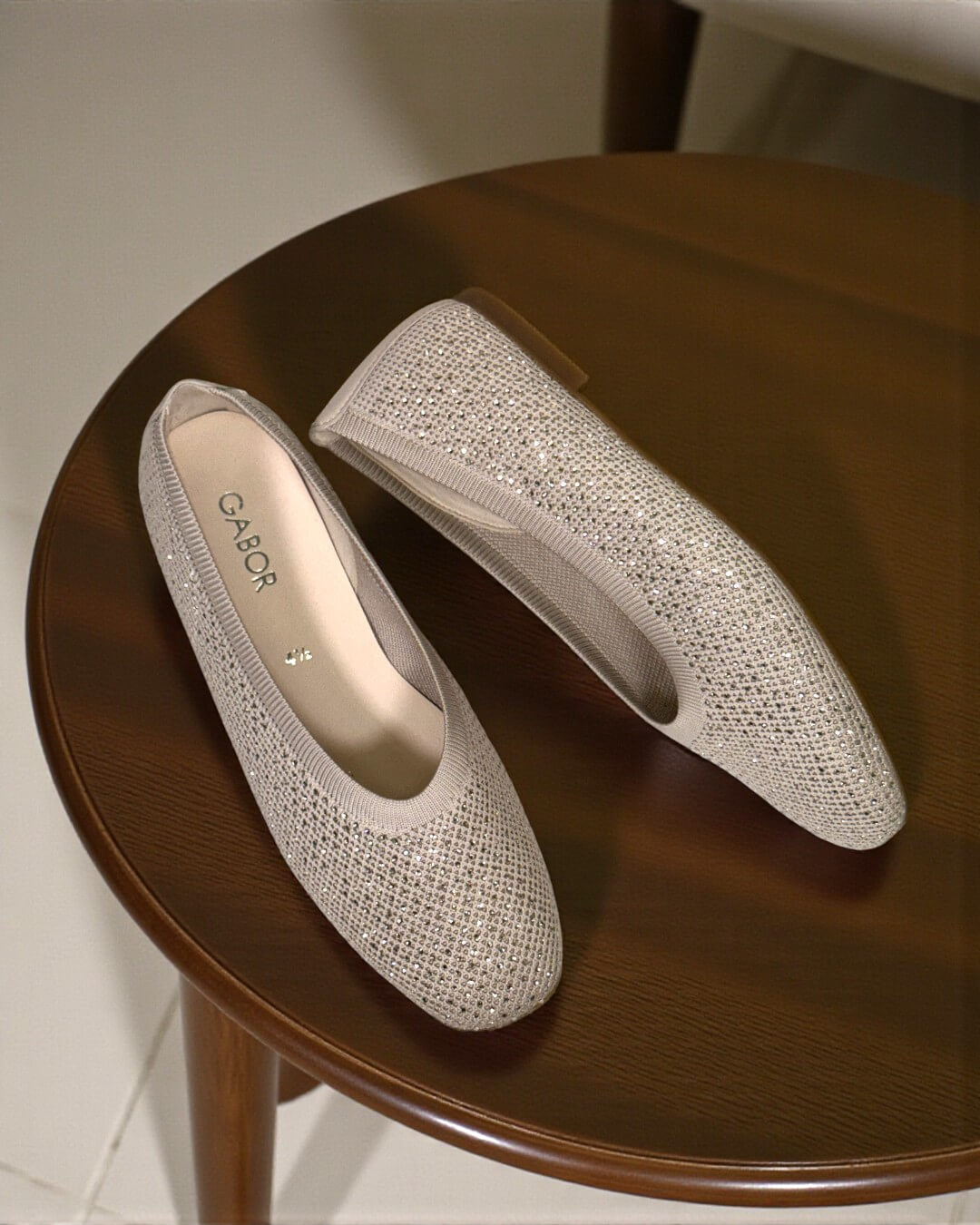 【84146】ラメニットパンプス