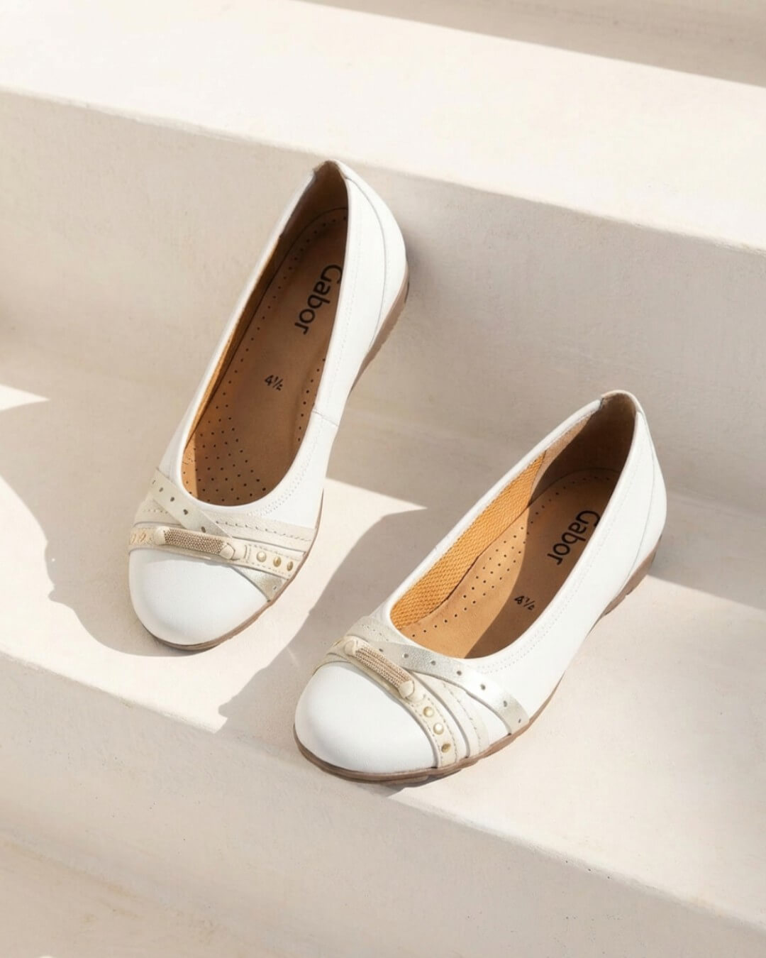 【84162】ベルトパンプス