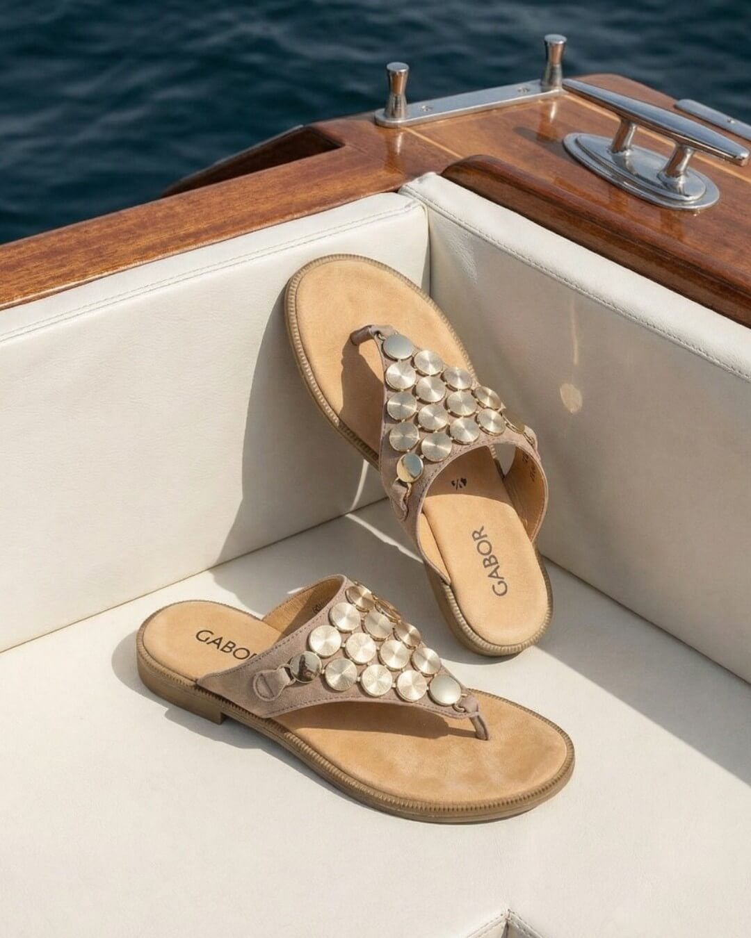 【85521】ビジューサンダル