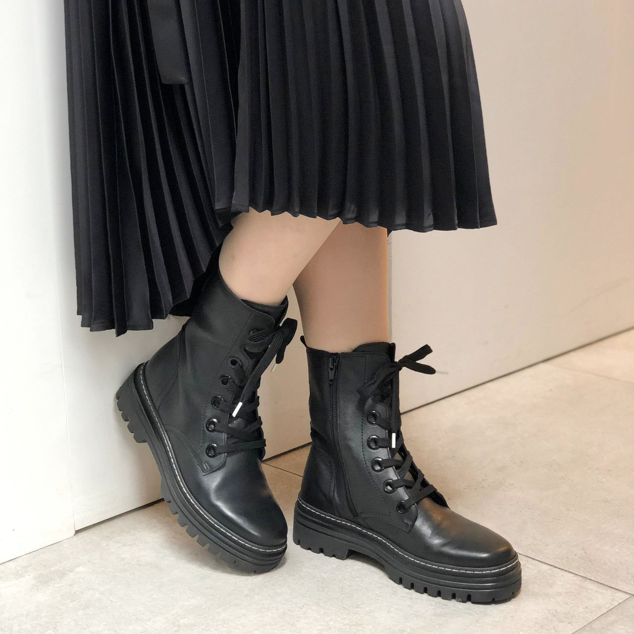 ブラック