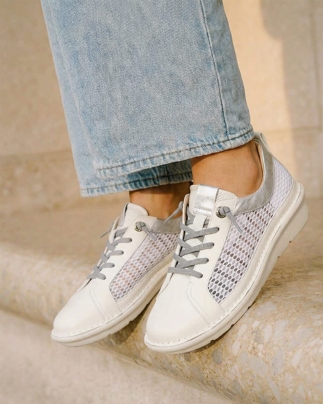 【881632】メッシュスニーカー