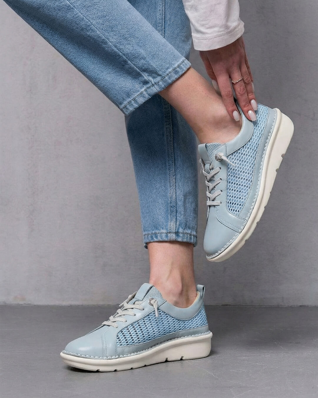 【881632】メッシュスニーカー