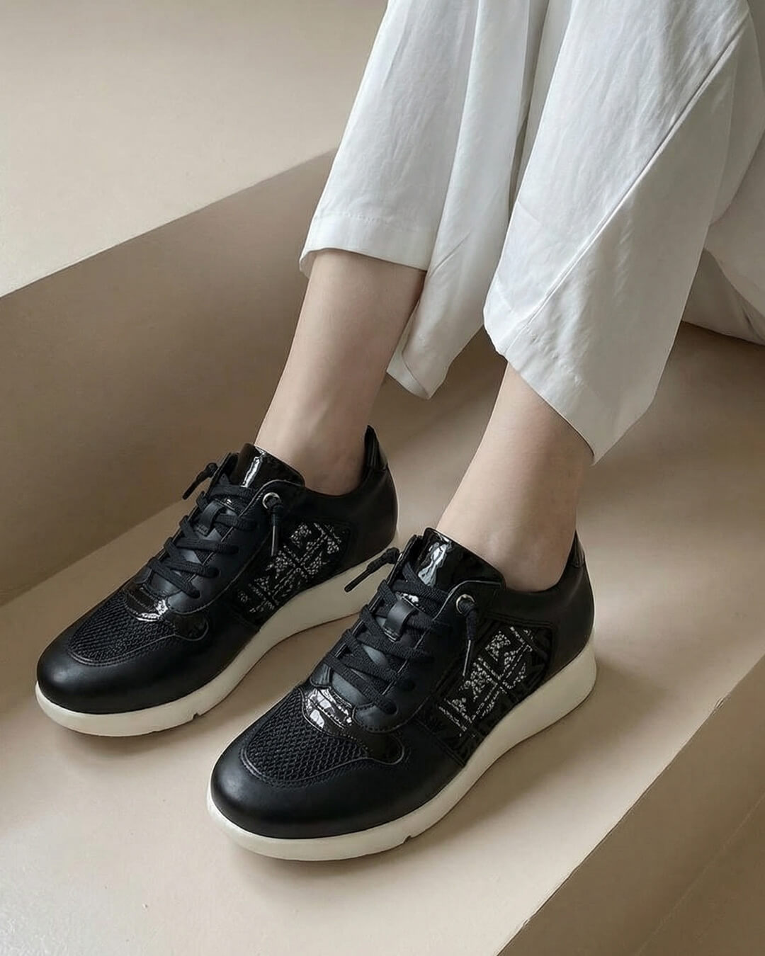 【881633】チュールスニーカー