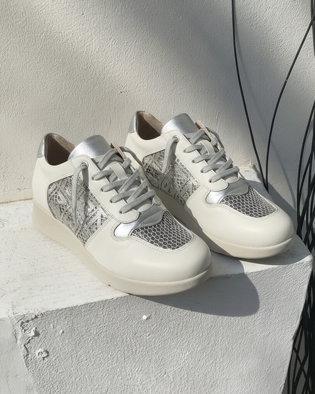 【881633】チュールスニーカー