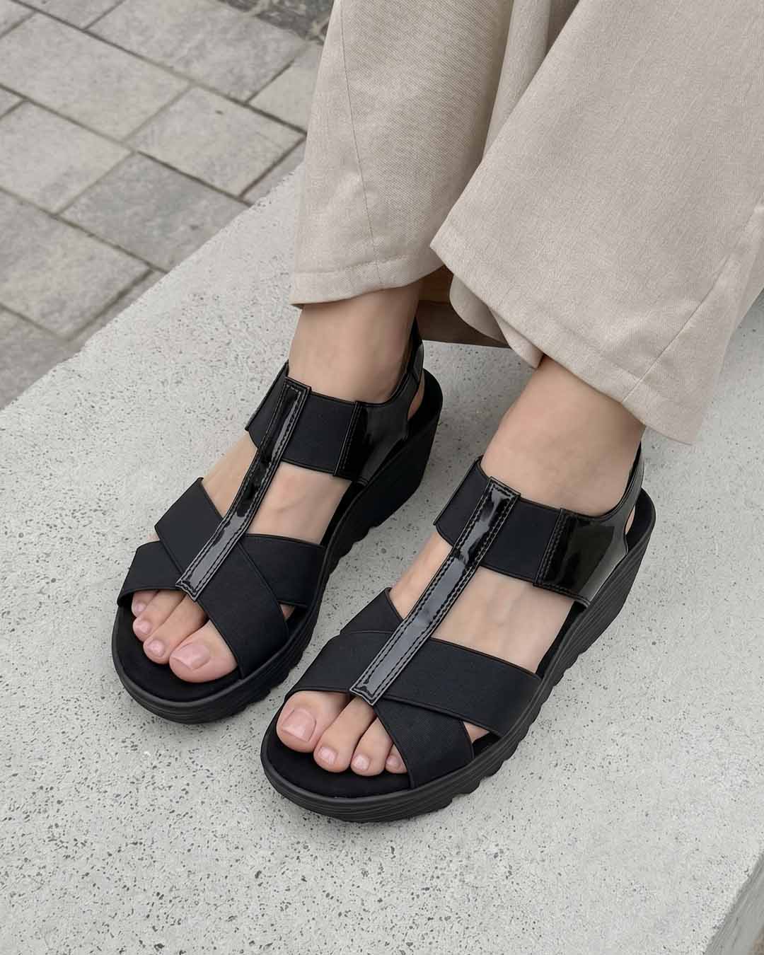 【881652】厚底サンダル