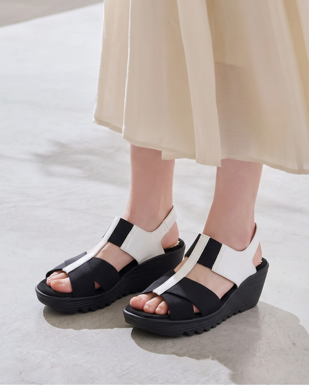 【881652】厚底サンダル